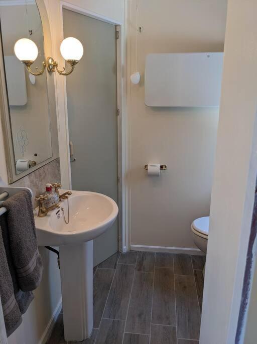 Ferny Roost Cabin. Wrexham Zewnętrze zdjęcie